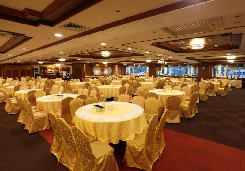 هتل Uniresort Lukang