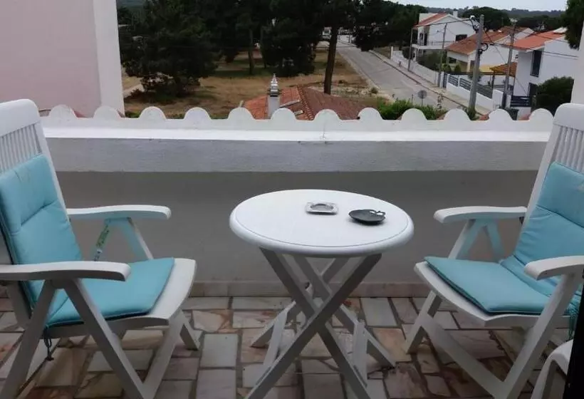 ペンション Country House Alfarim