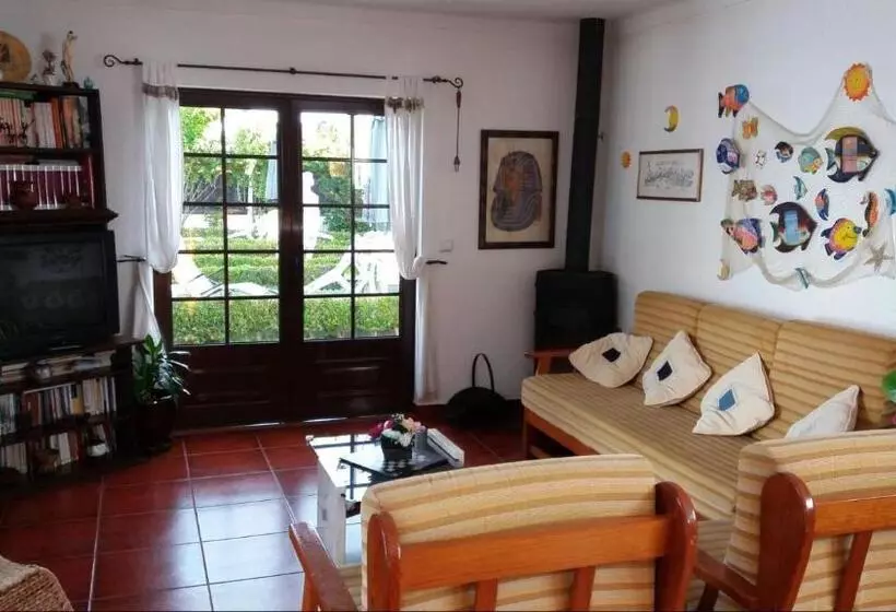 ペンション Country House Alfarim