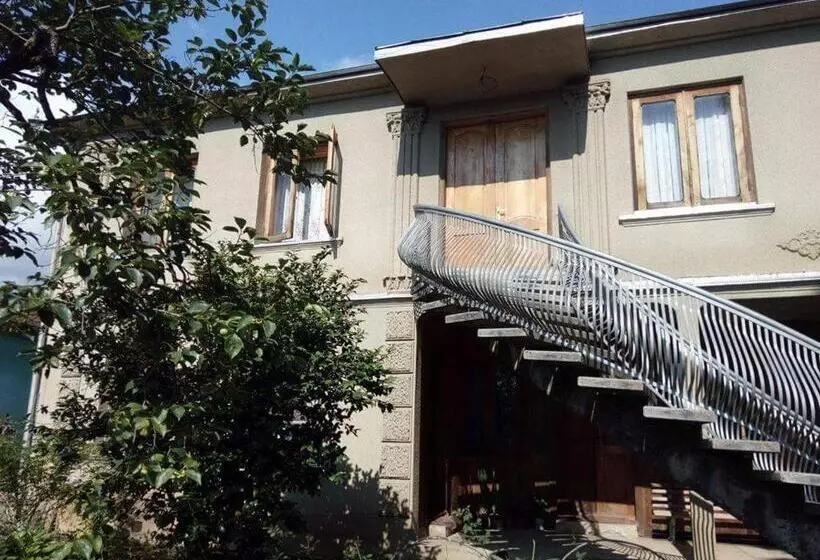 پانسیون Savanna House Jvari