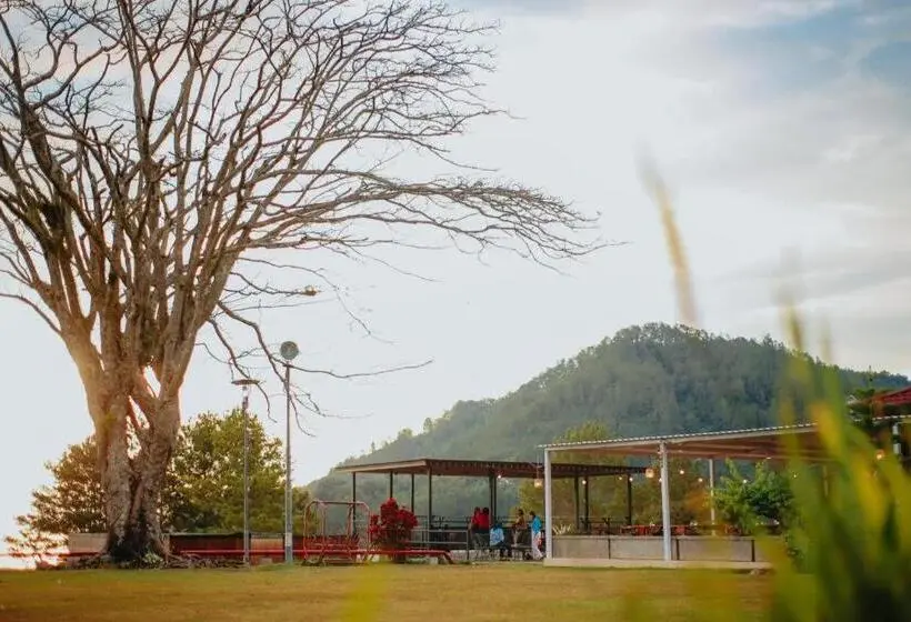 استراحتگاه Patra Parapat