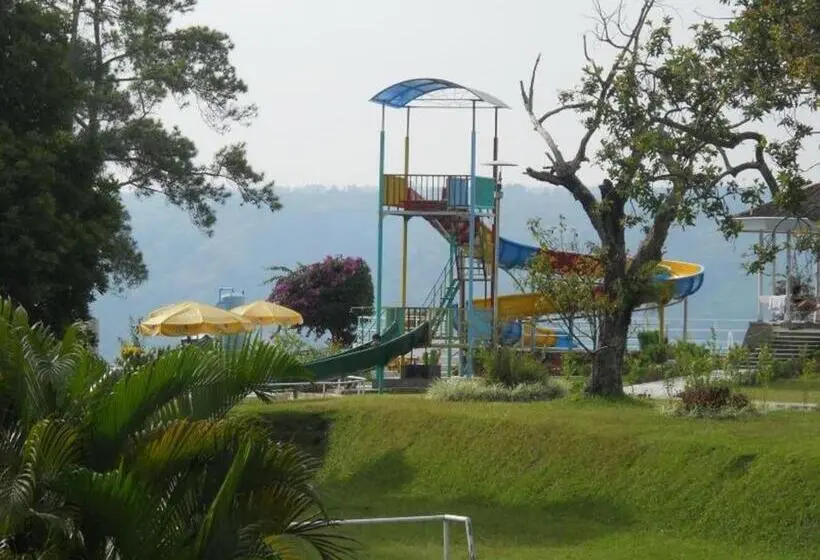 استراحتگاه Patra Parapat