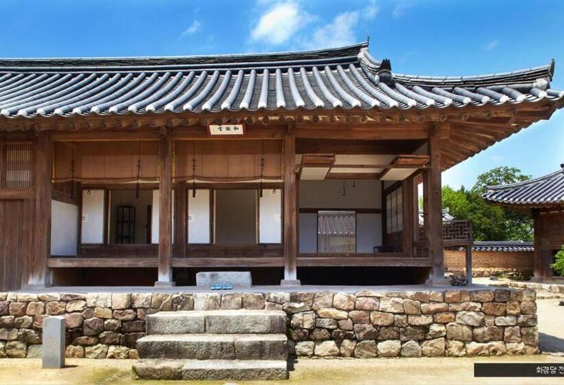 Bed and Breakfast Bukchondaek