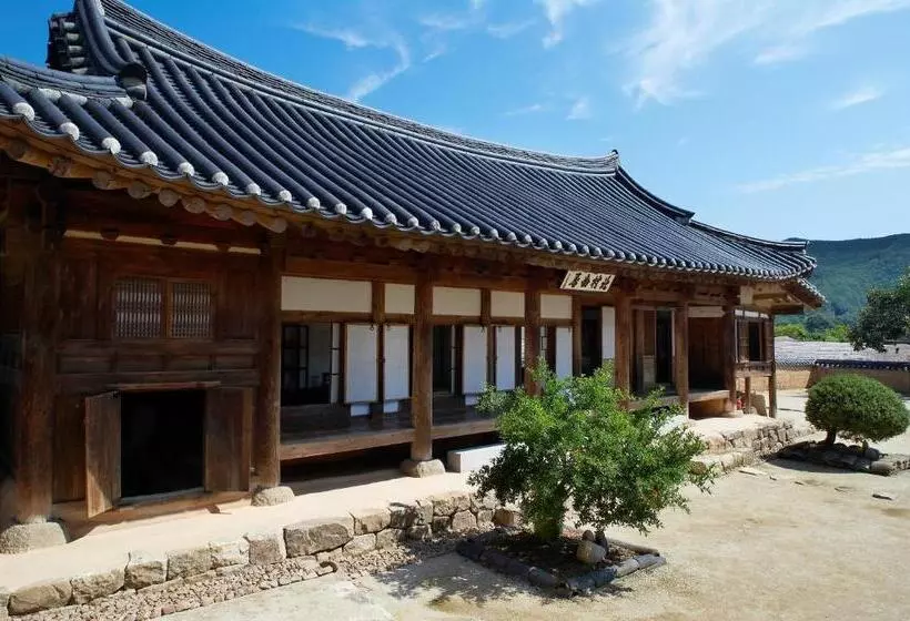 تختخواب و صبحانه Bukchondaek