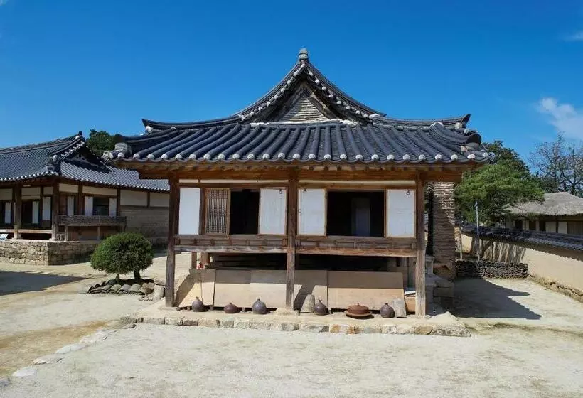 تختخواب و صبحانه Bukchondaek