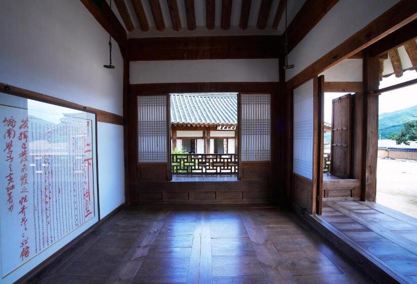 Bed and Breakfast Bukchondaek