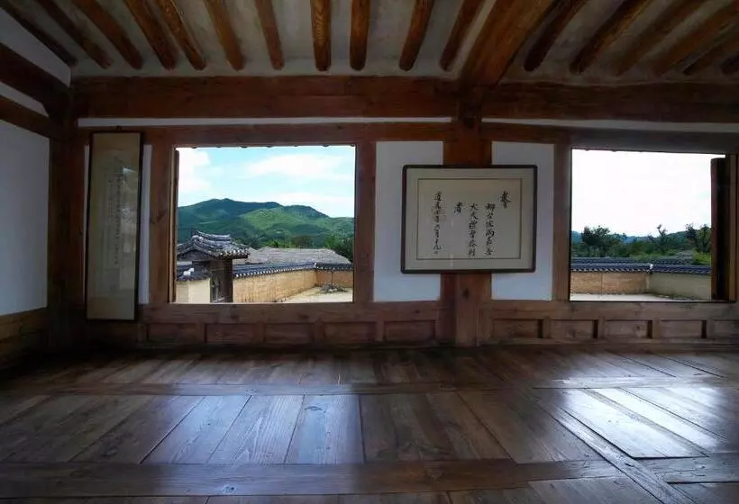 تختخواب و صبحانه Bukchondaek