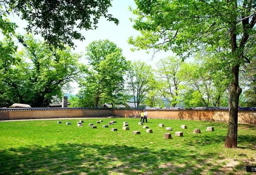 تختخواب و صبحانه Bukchondaek