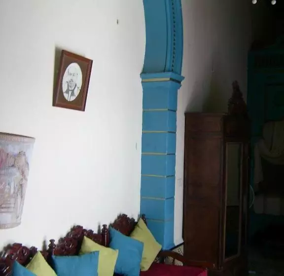 تختخواب و صبحانه Dar Baaziz