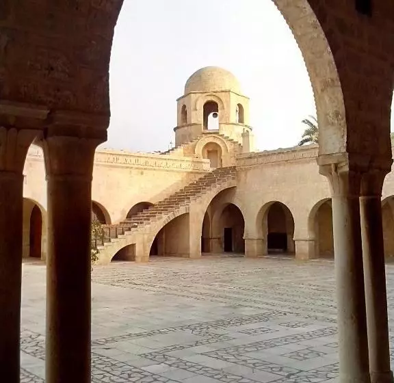 تختخواب و صبحانه Dar Baaziz