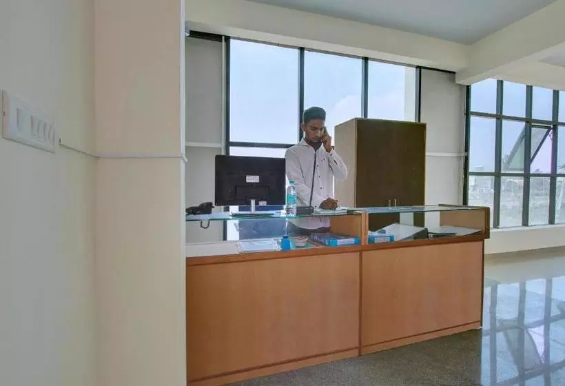 ホテル Oyo 27879 Mysuru Inn