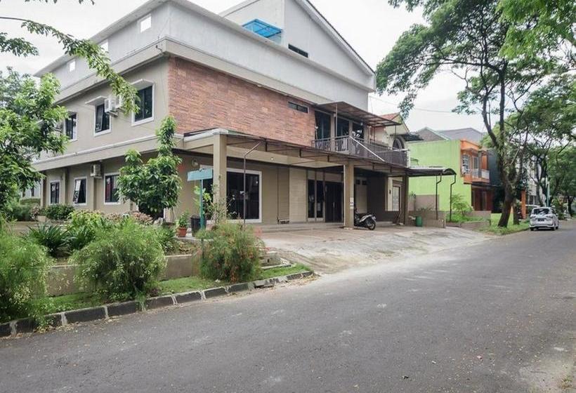 פנסיון Reddoorz Plus Near Lippo Cikarang Mall 2
