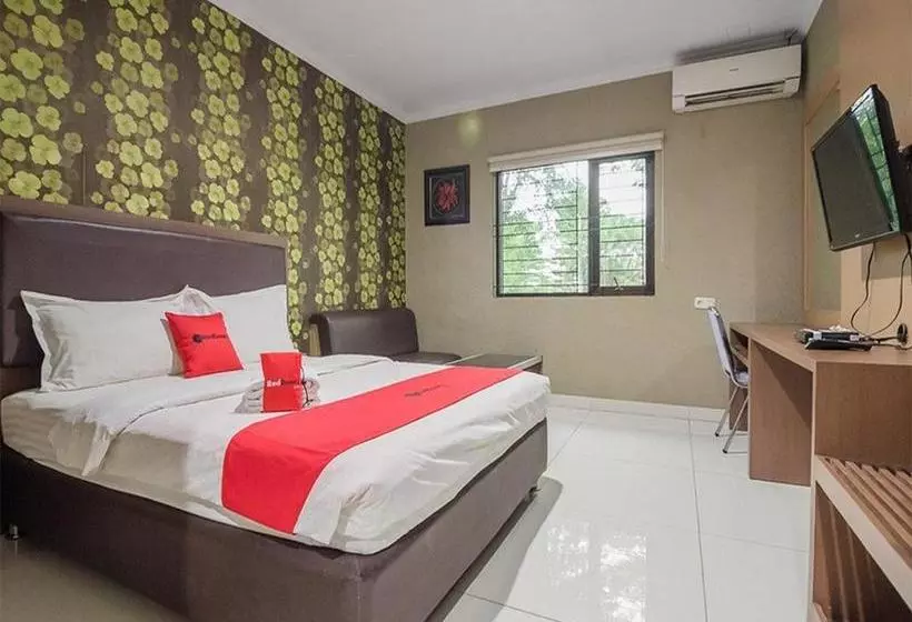 Majatalo Reddoorz Plus Near Lippo Cikarang Mall 2