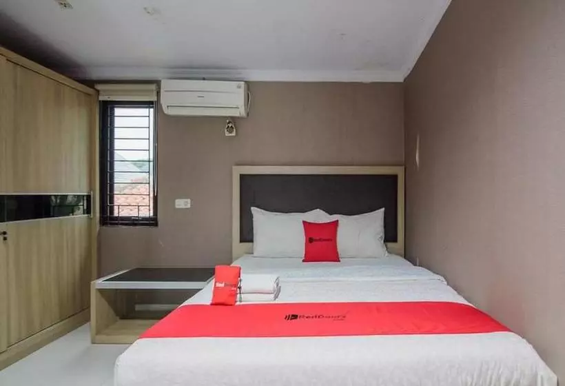 Majatalo Reddoorz Plus Near Lippo Cikarang Mall 2