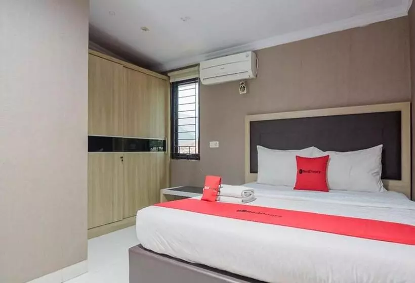 Majatalo Reddoorz Plus Near Lippo Cikarang Mall 2