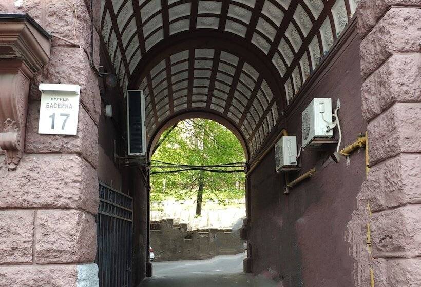 هاستل Friends Forever