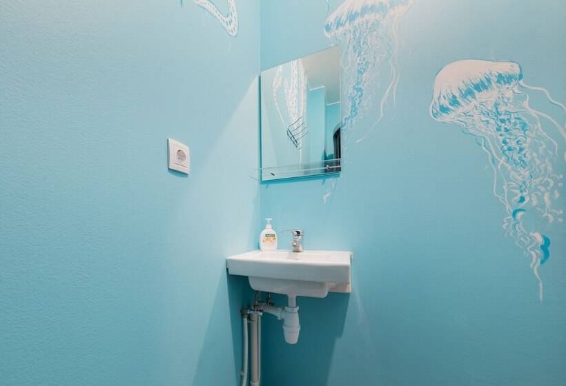 هاستل Friends Forever