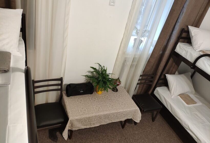 هاستل Friends Forever