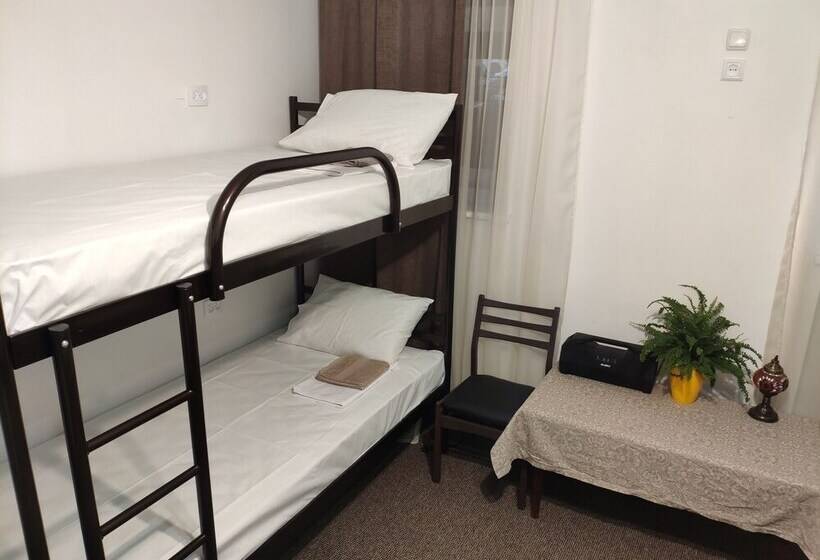 هاستل Friends Forever