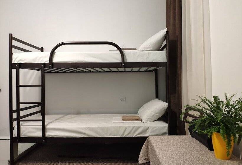 هاستل Friends Forever