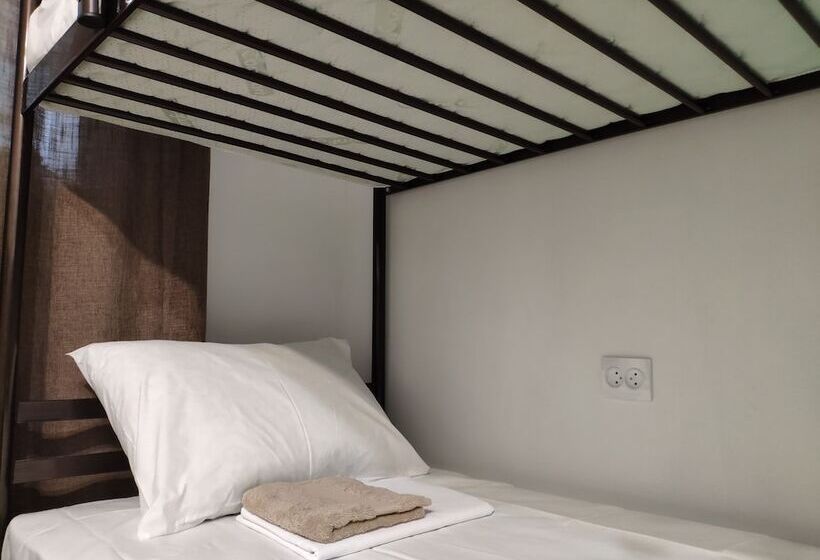 هاستل Friends Forever