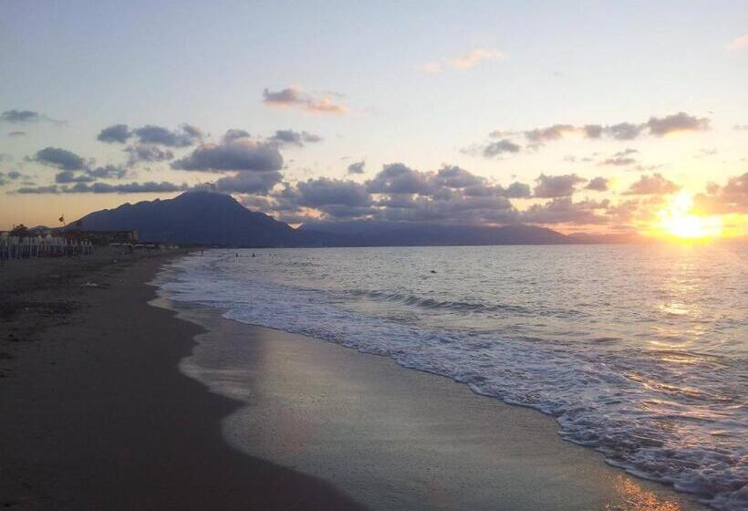 펜션 In Centros Vicino Cefalu Selfchekin