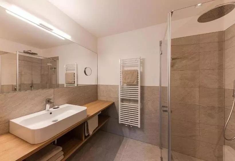 Aparthotel Abiná Lana Höhe