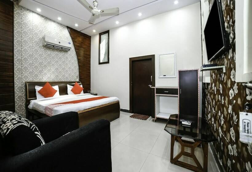 Oyo 28071 Hotel Prakash Regency