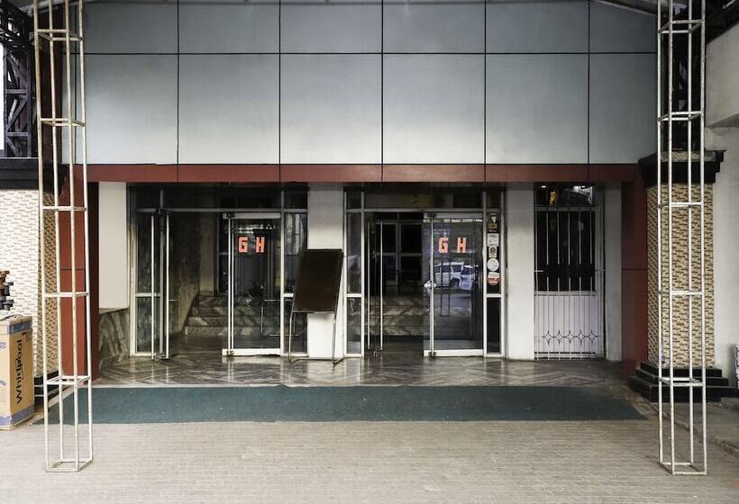 Oyo 28071 Hotel Prakash Regency