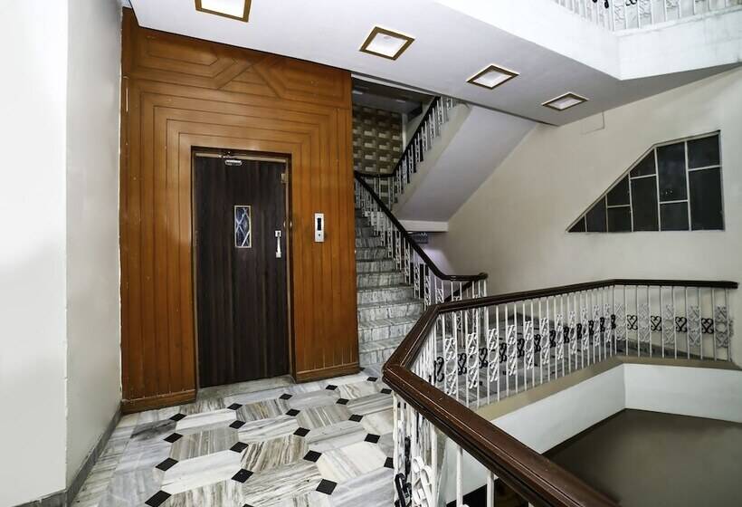 Oyo 28071 Hotel Prakash Regency