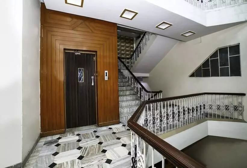 Oyo 28071 Hotel Prakash Regency