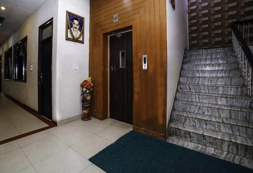 Oyo 28071 Hotel Prakash Regency