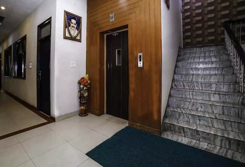 Oyo 28071 Hotel Prakash Regency