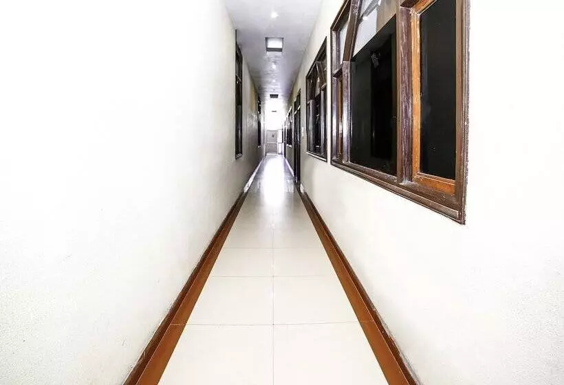 Oyo 28071 Hotel Prakash Regency