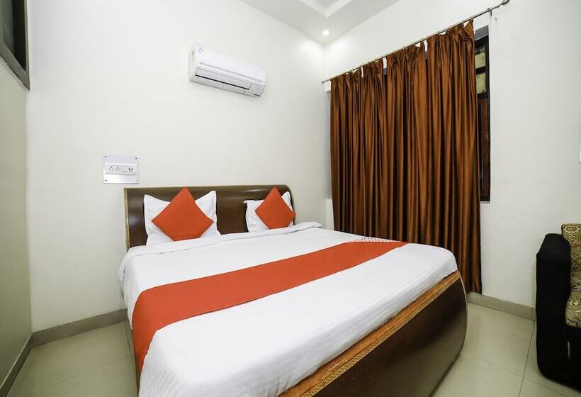 Oyo 28071 Hotel Prakash Regency