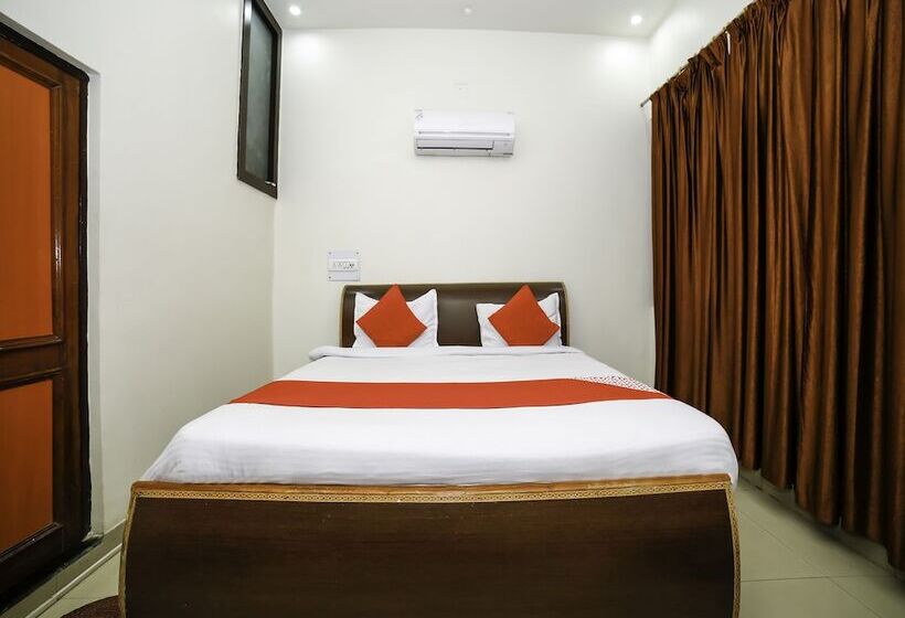 Oyo 28071 Hotel Prakash Regency