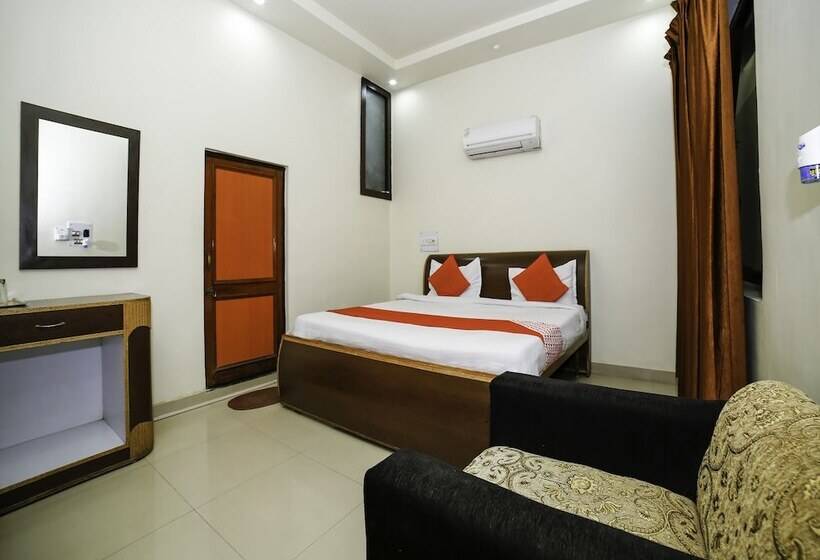 Oyo 28071 Hotel Prakash Regency