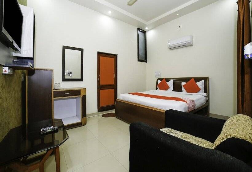Oyo 28071 Hotel Prakash Regency