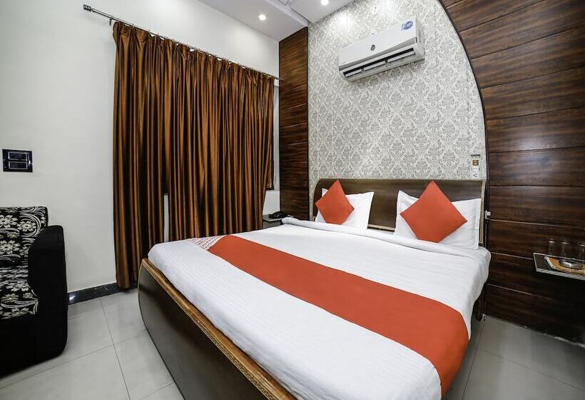 Oyo 28071 Hotel Prakash Regency