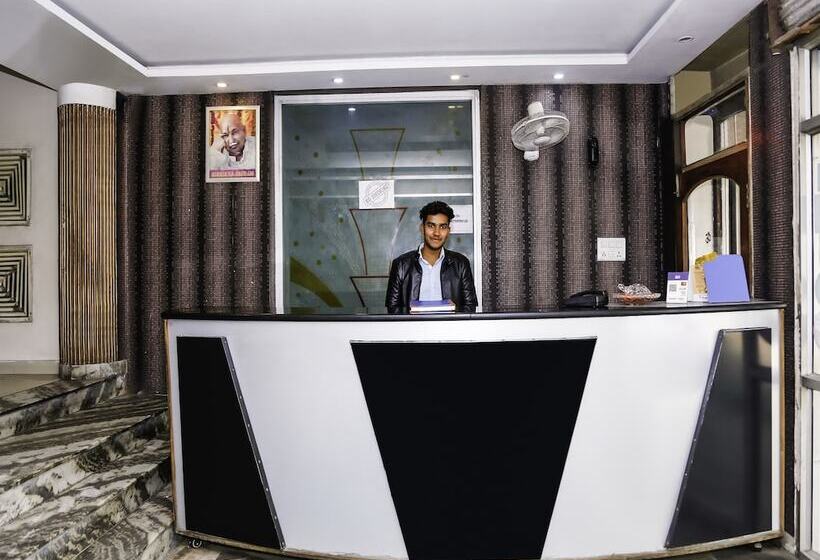 Oyo 28071 Hotel Prakash Regency