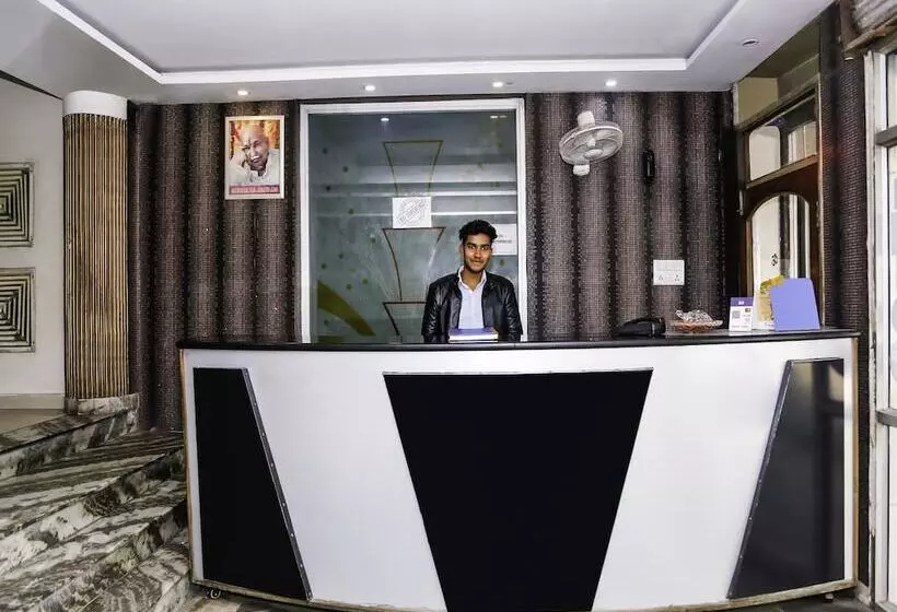 Oyo 28071 Hotel Prakash Regency