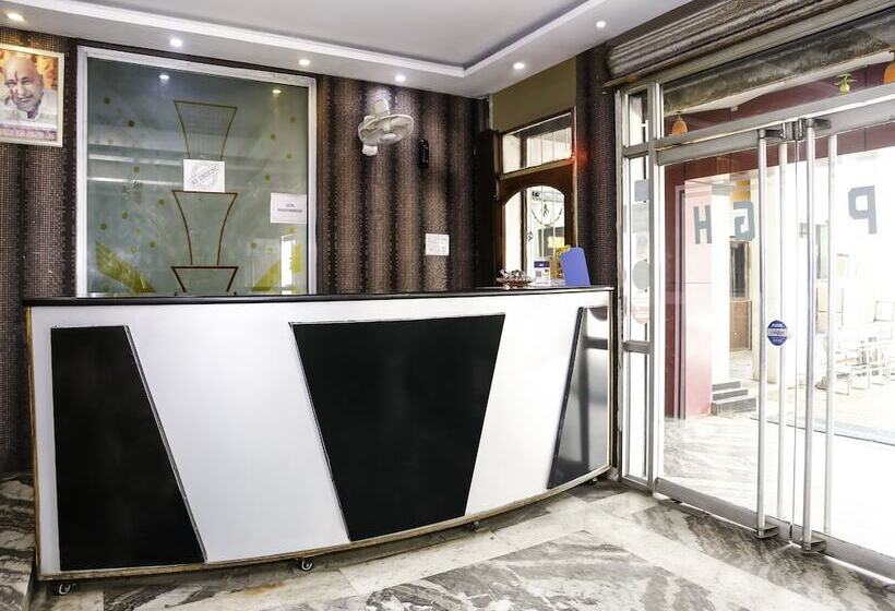 Oyo 28071 Hotel Prakash Regency