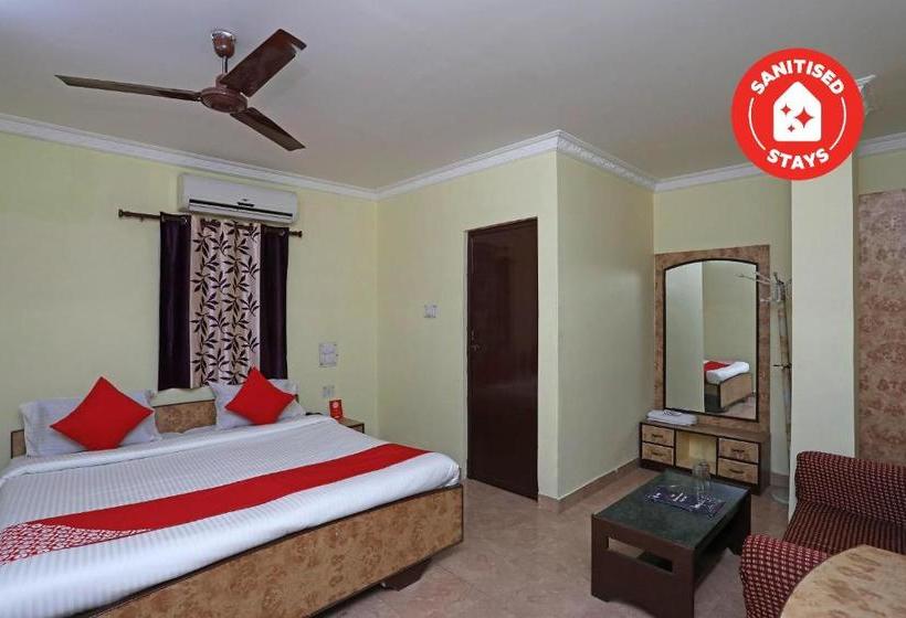 Oyo 28355 Hotel Raj Mahal