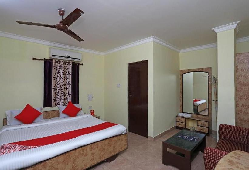 Oyo 28355 Hotel Raj Mahal