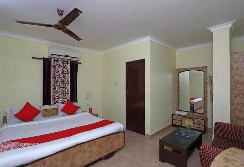 Oyo 28355 Hotel Raj Mahal