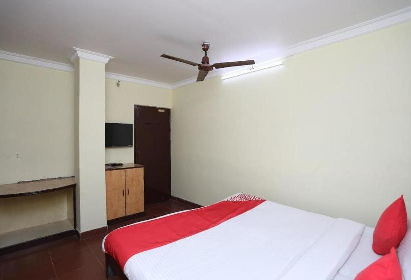 Oyo 28355 Hotel Raj Mahal