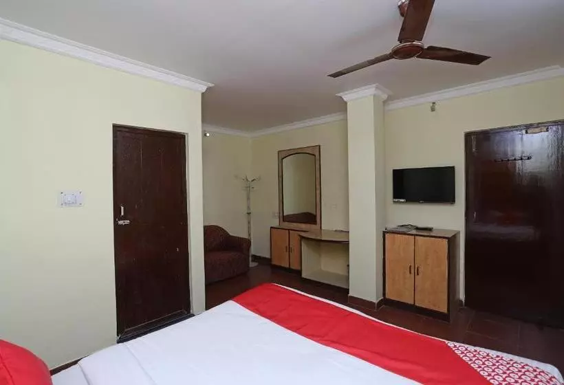 Oyo 28355 Hotel Raj Mahal