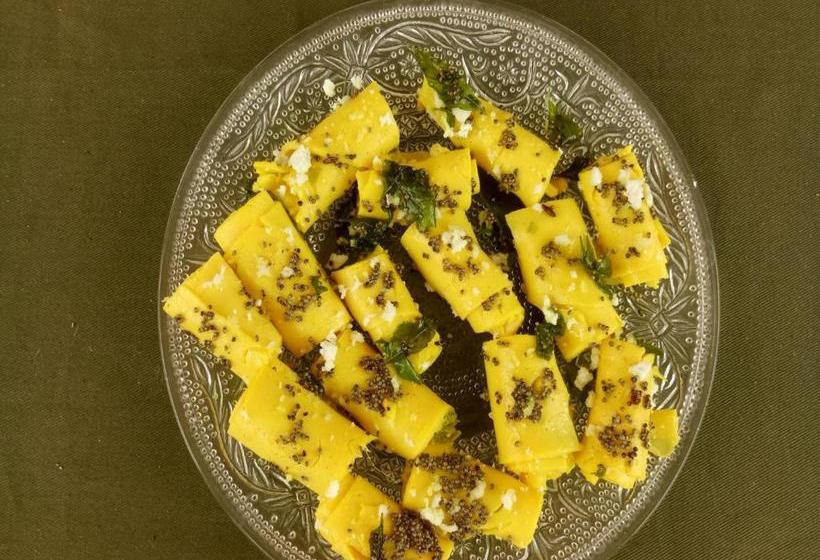 Oyo 28355 Hotel Raj Mahal