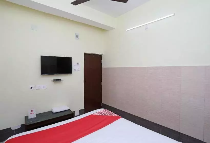 Oyo 28355 Hotel Raj Mahal