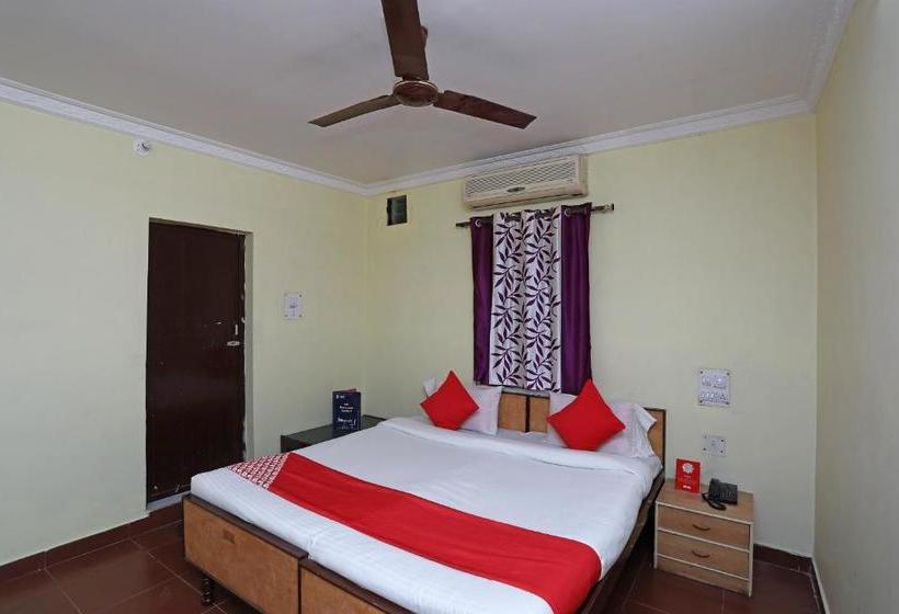 Oyo 28355 Hotel Raj Mahal